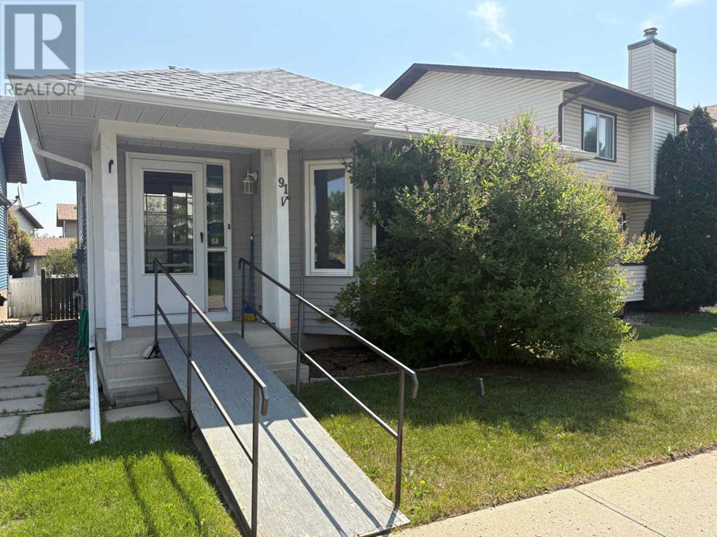 Single Family House 4 Level for Sale in  Bedfield Close NE Beddington Heights Calgary 