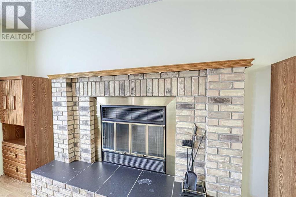 Single Family House 4 Level for Sale in  Bedfield Close NE Beddington Heights Calgary 