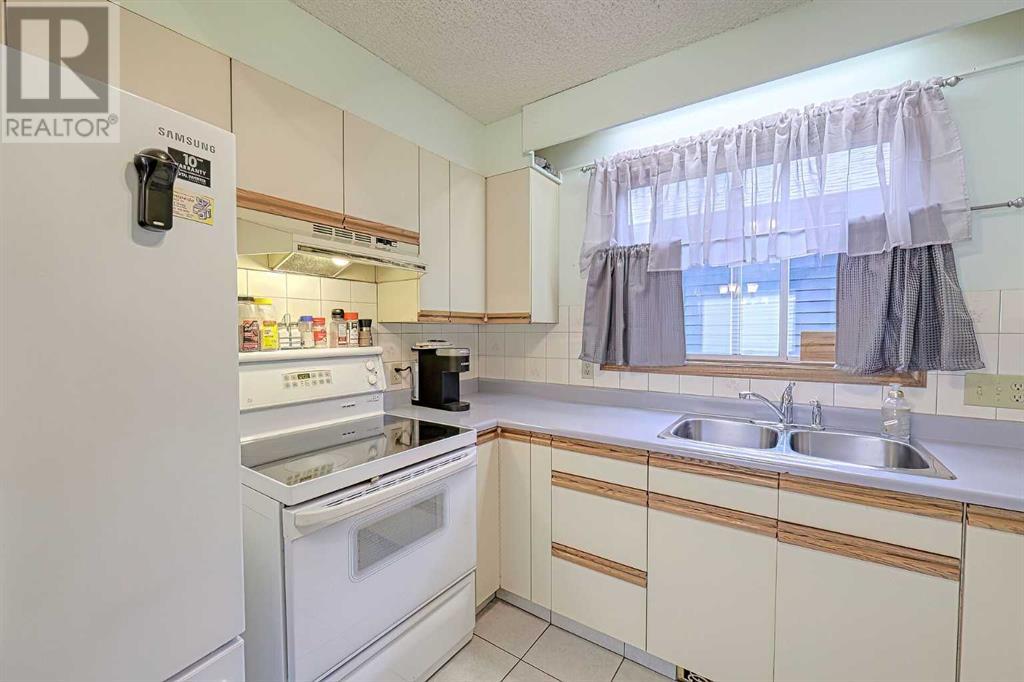 Single Family House 4 Level for Sale in  Bedfield Close NE Beddington Heights Calgary 