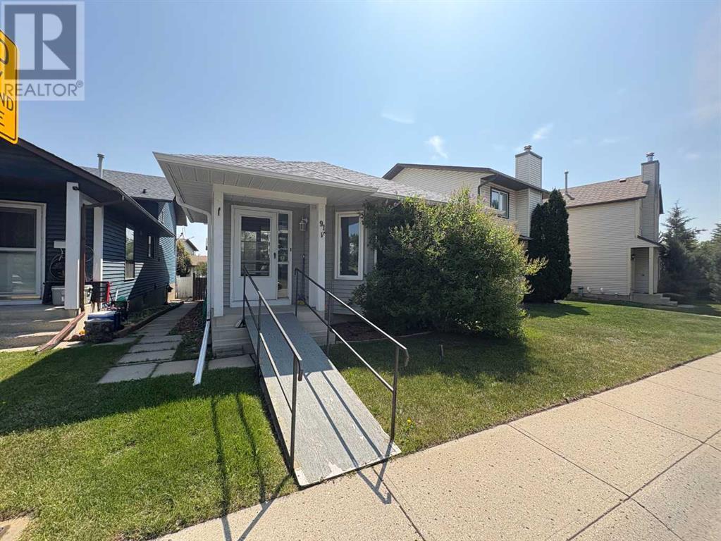 Single Family House 4 Level for Sale in  Bedfield Close NE Beddington Heights Calgary 