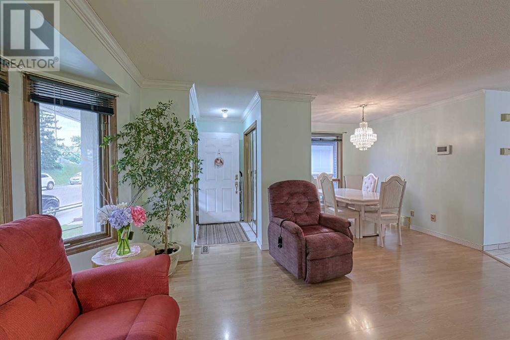 Single Family House 4 Level for Sale in  Bedfield Close NE Beddington Heights Calgary 