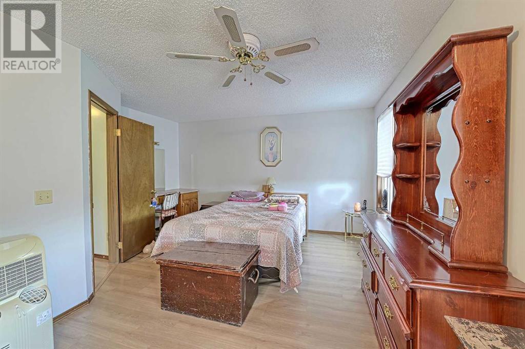 Single Family House 4 Level for Sale in  Bedfield Close NE Beddington Heights Calgary 