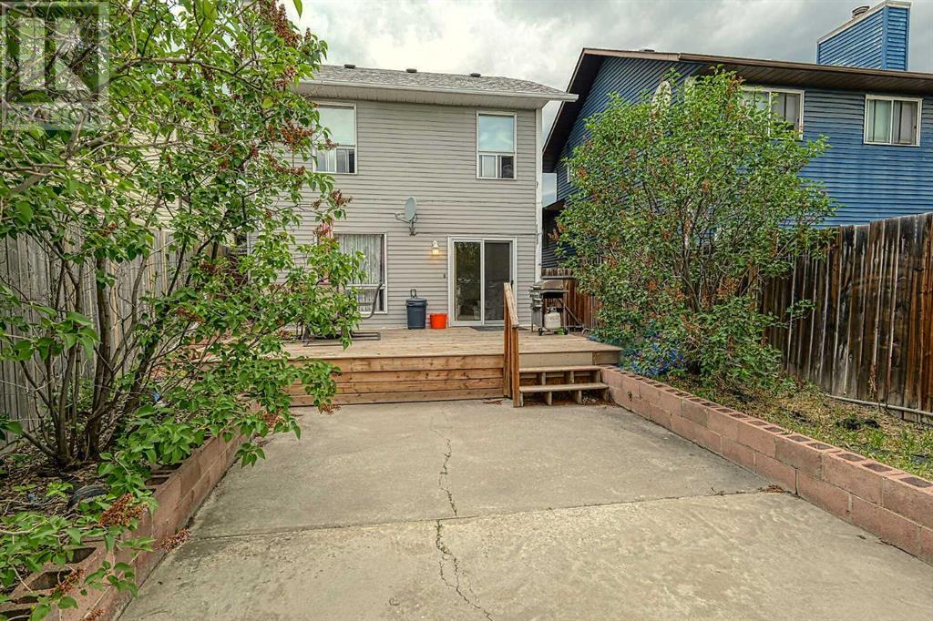 Single Family House 4 Level for Sale in  Bedfield Close NE Beddington Heights Calgary 