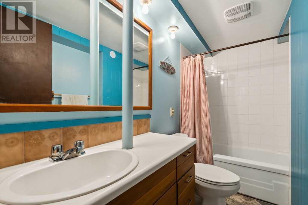 Single Family House Bungalow for Sale in  Oakview Place SW Oakridge Calgary 