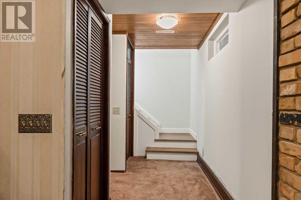 Single Family House Bungalow for Sale in  Oakview Place SW Oakridge Calgary 