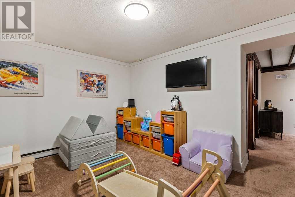 Single Family House Bungalow for Sale in  Oakview Place SW Oakridge Calgary 