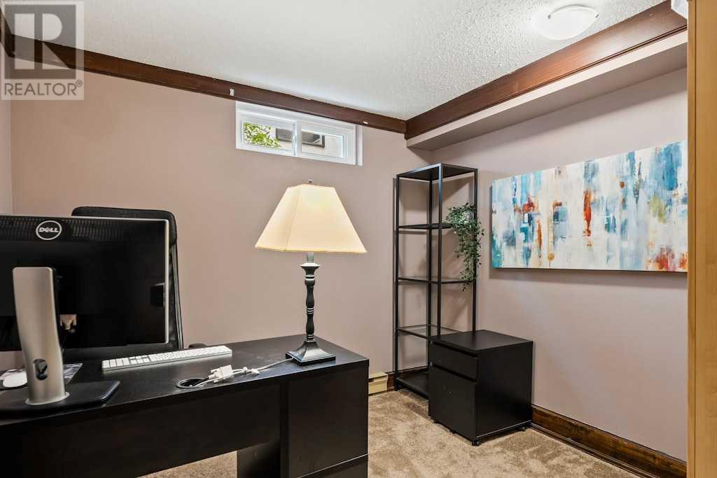 Single Family House Bungalow for Sale in  Oakview Place SW Oakridge Calgary 
