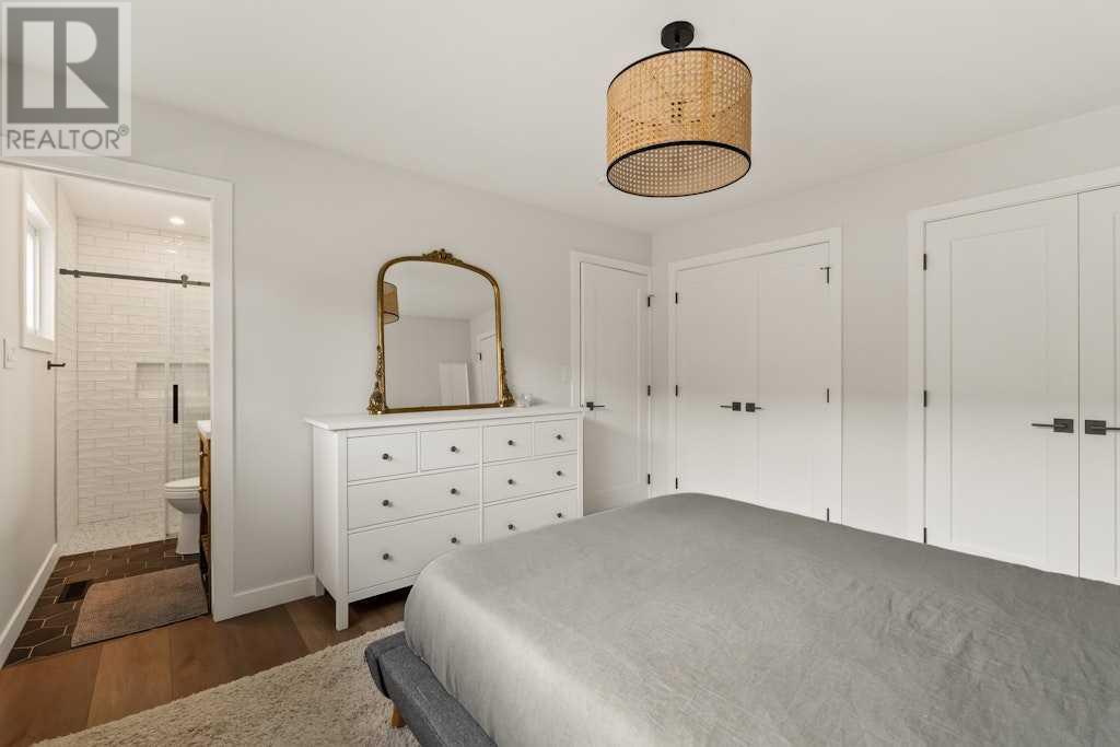Single Family House Bungalow for Sale in  Oakview Place SW Oakridge Calgary 