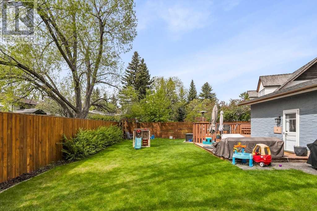 Single Family House Bungalow for Sale in  Oakview Place SW Oakridge Calgary 