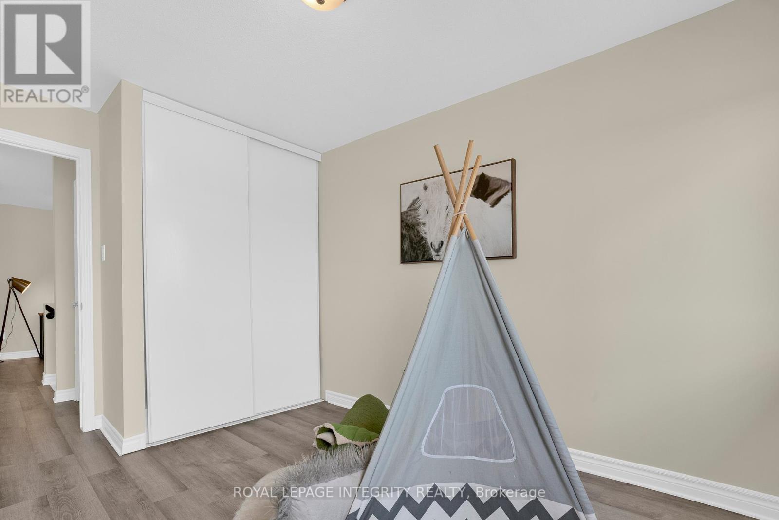 https://ddfcdn.realtor.ca/listing/TS638865812369870000/reb76/highres/4/x12248874_34.jpg