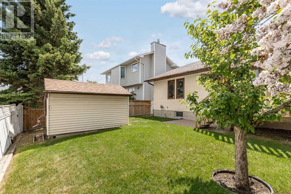 Single Family House Bungalow for Sale in  Sandalwood Close NW Sandstone Valley Calgary 