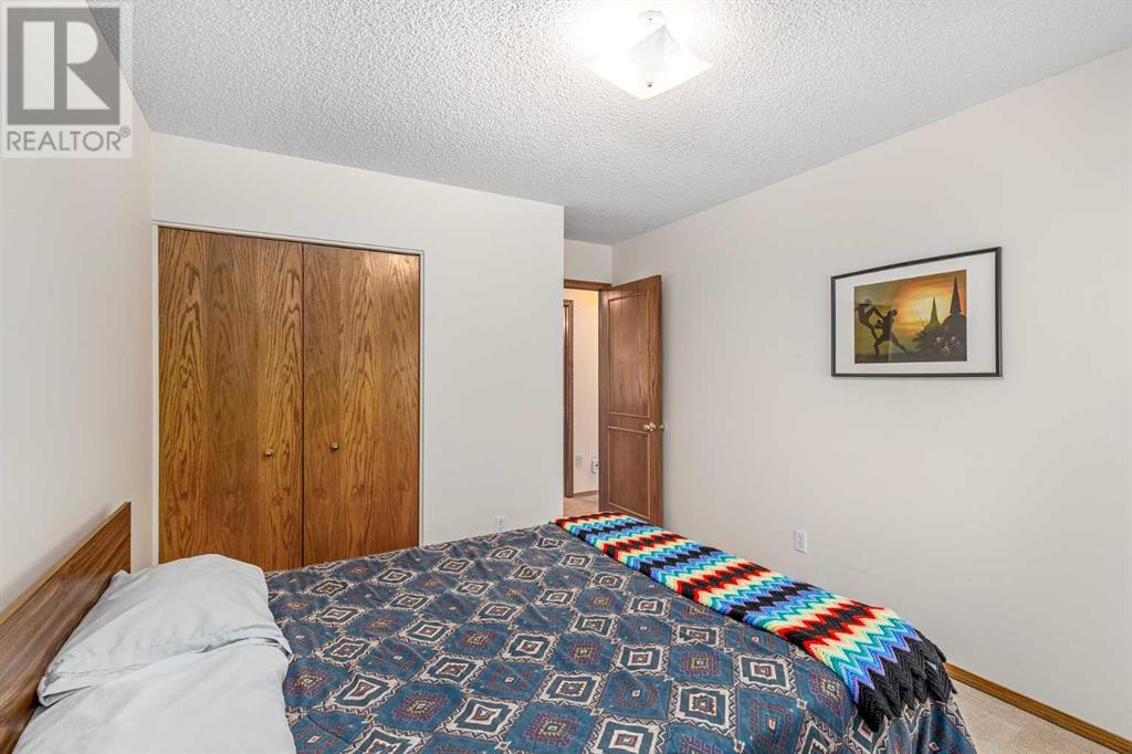 Single Family House Bungalow for Sale in  Sandalwood Close NW Sandstone Valley Calgary 