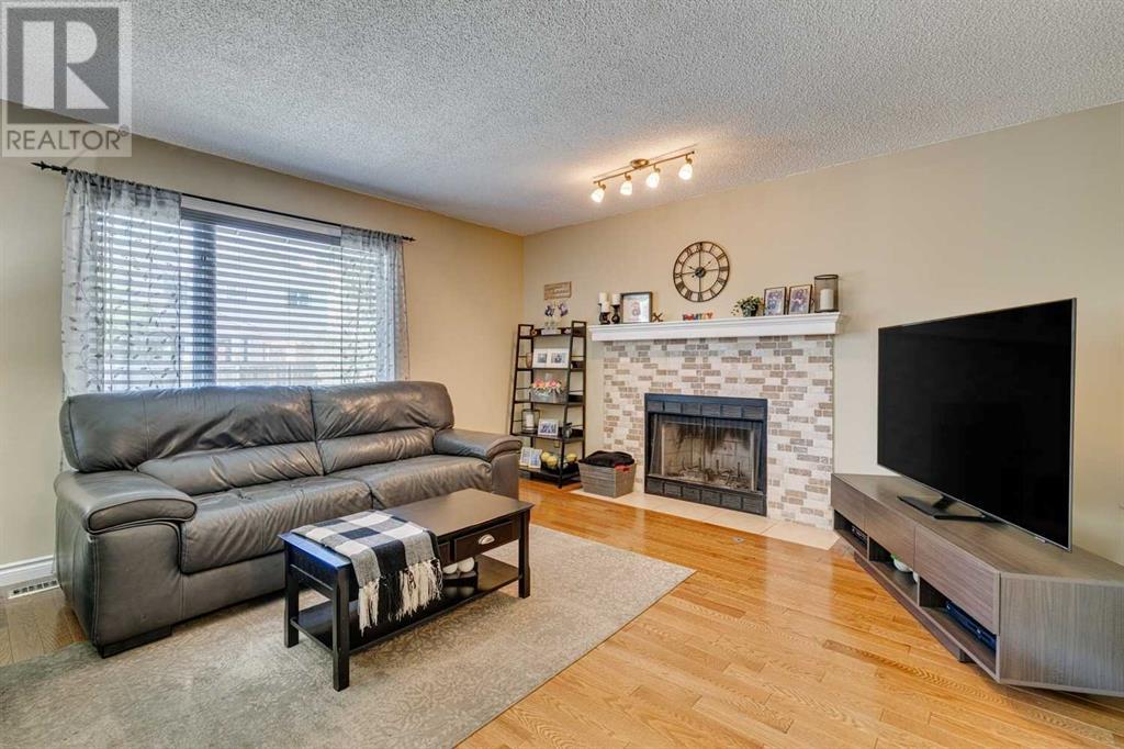 Single Family House 4 Level for Sale in  Shannon Avenue SW Shawnessy Calgary 