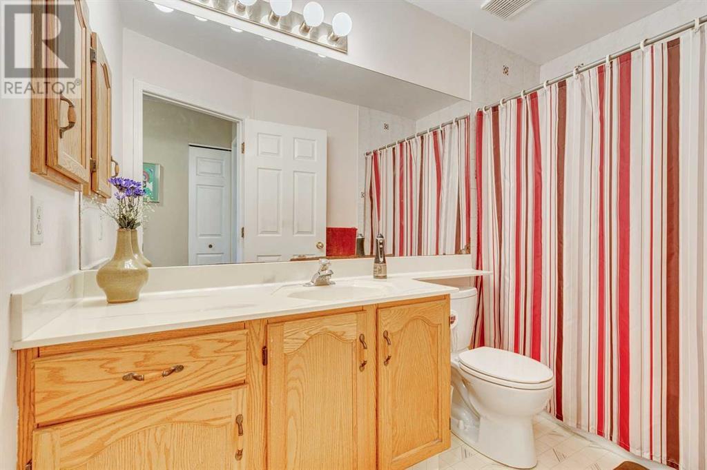 Single Family House 4 Level for Sale in  Shannon Avenue SW Shawnessy Calgary 