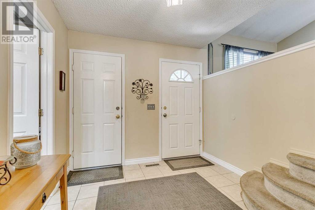 Single Family House 4 Level for Sale in  Shannon Avenue SW Shawnessy Calgary 