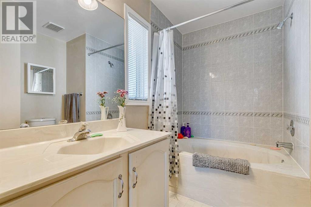 Single Family House 4 Level for Sale in  Shannon Avenue SW Shawnessy Calgary 