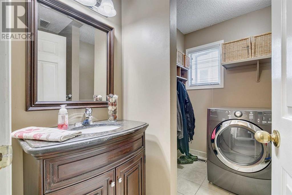 Single Family House 4 Level for Sale in  Shannon Avenue SW Shawnessy Calgary 