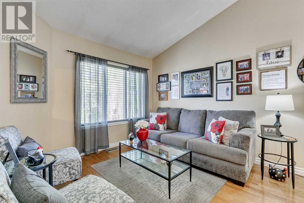 Single Family House 4 Level for Sale in  Shannon Avenue SW Shawnessy Calgary 