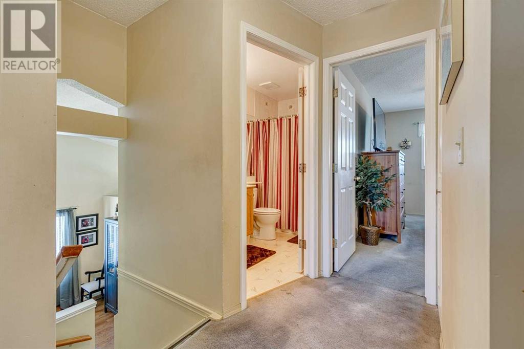 Single Family House 4 Level for Sale in  Shannon Avenue SW Shawnessy Calgary 