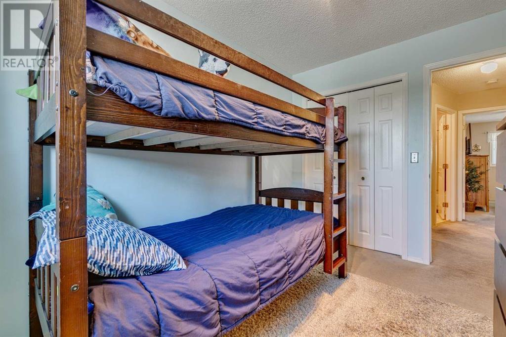 Single Family House 4 Level for Sale in  Shannon Avenue SW Shawnessy Calgary 