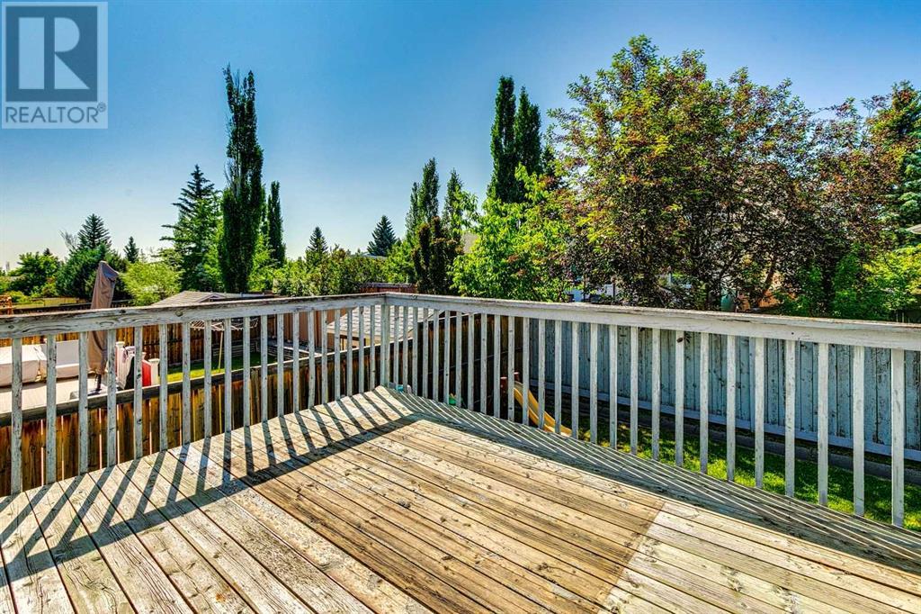Single Family House 4 Level for Sale in  Shannon Avenue SW Shawnessy Calgary 