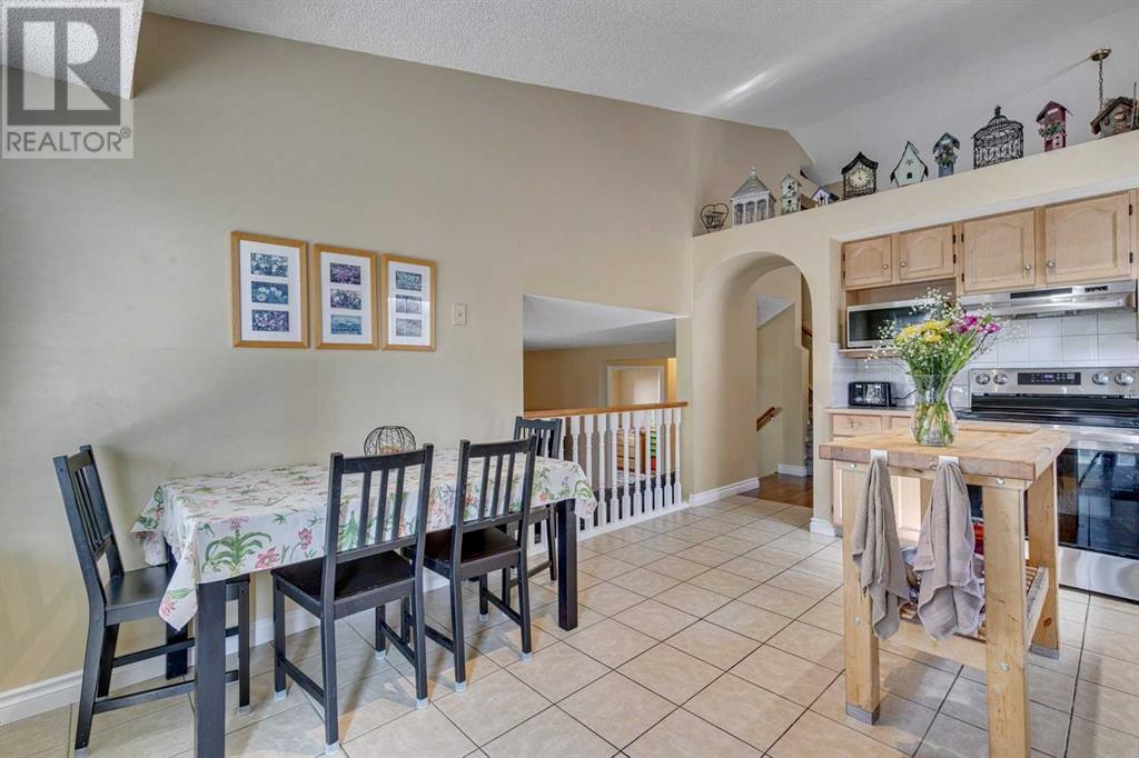 Single Family House 4 Level for Sale in  Shannon Avenue SW Shawnessy Calgary 