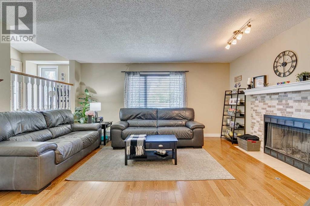 Single Family House 4 Level for Sale in  Shannon Avenue SW Shawnessy Calgary 