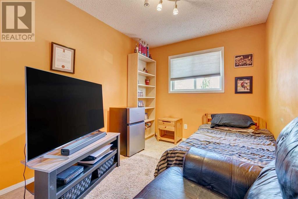 Single Family House 4 Level for Sale in  Shannon Avenue SW Shawnessy Calgary 