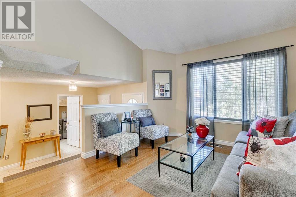 Single Family House 4 Level for Sale in  Shannon Avenue SW Shawnessy Calgary 
