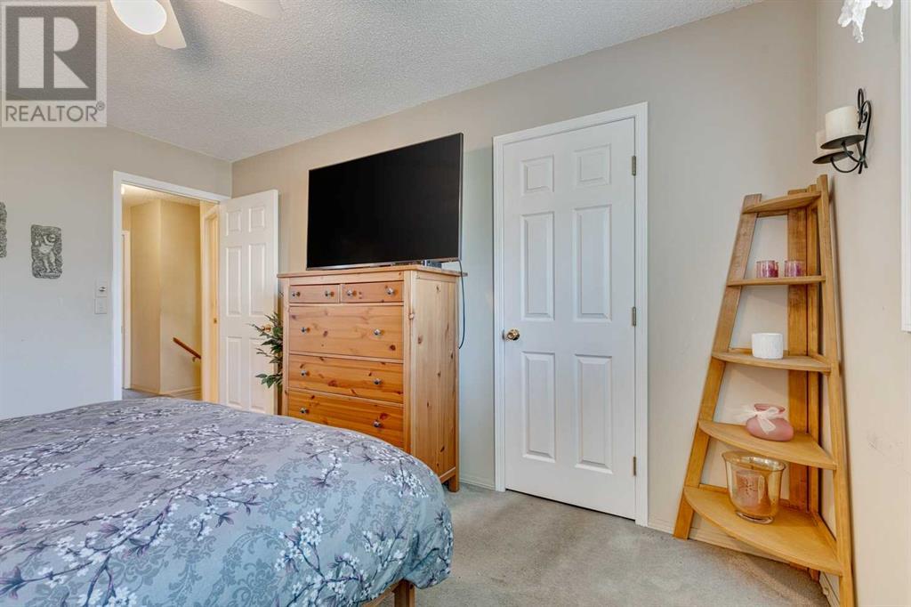 Single Family House 4 Level for Sale in  Shannon Avenue SW Shawnessy Calgary 