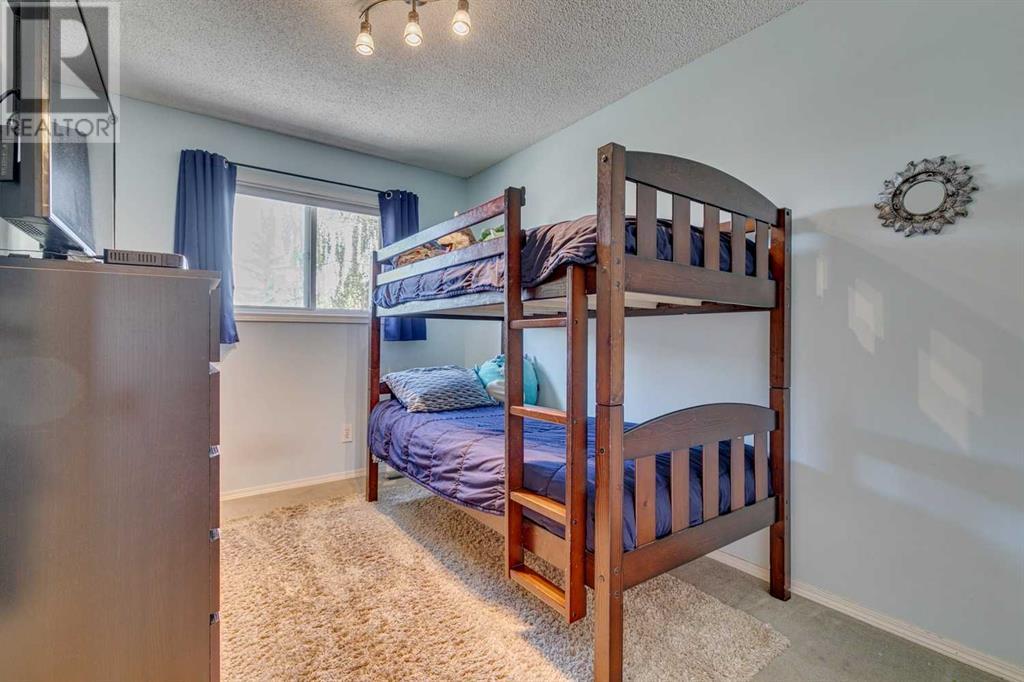 Single Family House 4 Level for Sale in  Shannon Avenue SW Shawnessy Calgary 