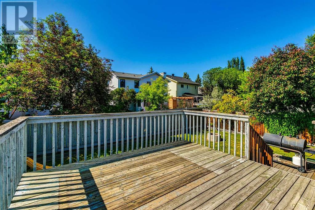 Single Family House 4 Level for Sale in  Shannon Avenue SW Shawnessy Calgary 