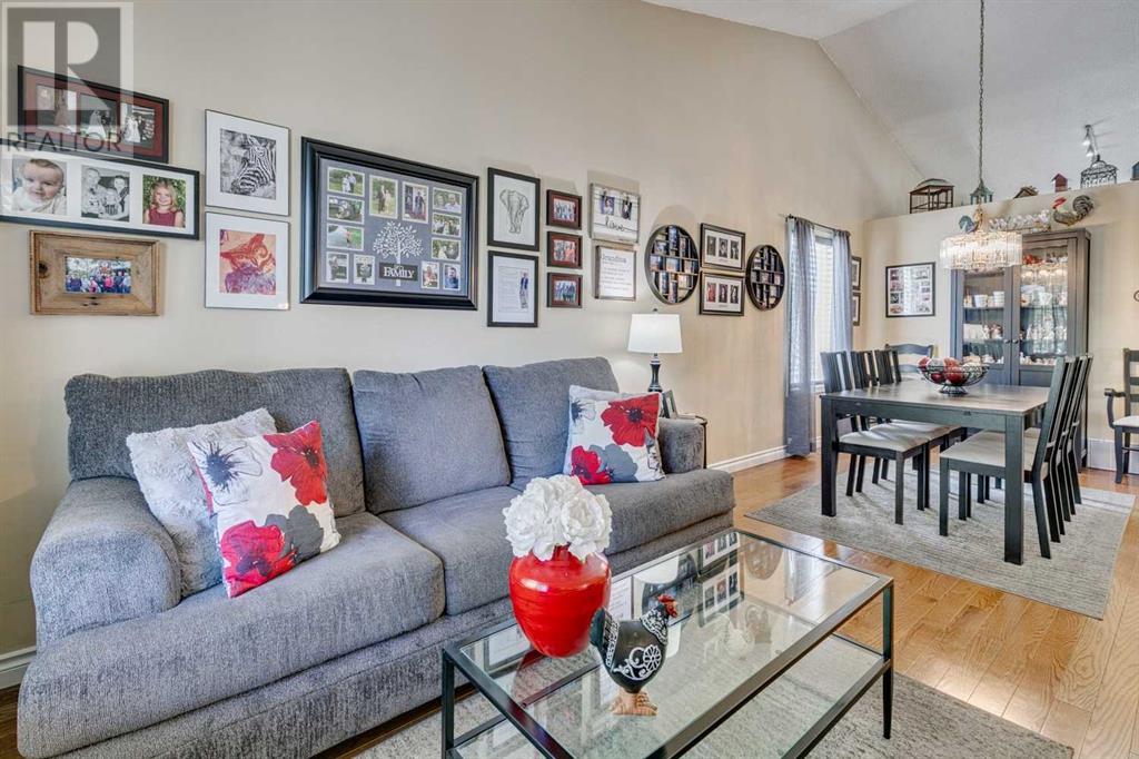 Single Family House 4 Level for Sale in  Shannon Avenue SW Shawnessy Calgary 