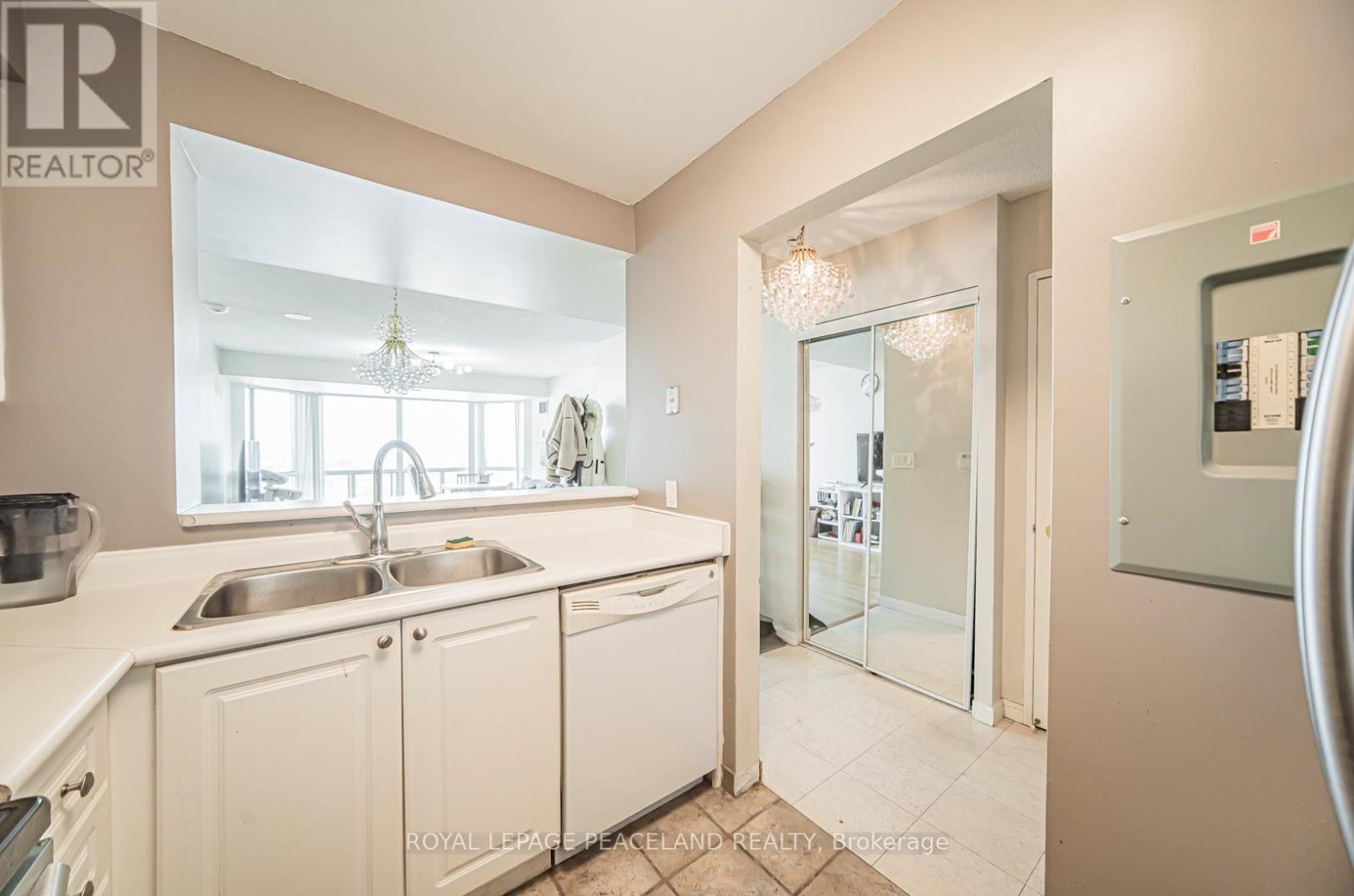 Photo 10 of 1905 1 Lee Centre Drive, Toronto ON