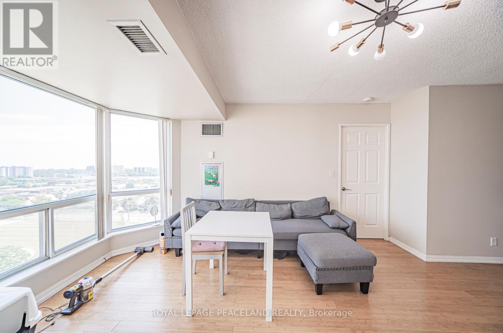 Photo 14 of 1905 1 Lee Centre Drive, Toronto ON
