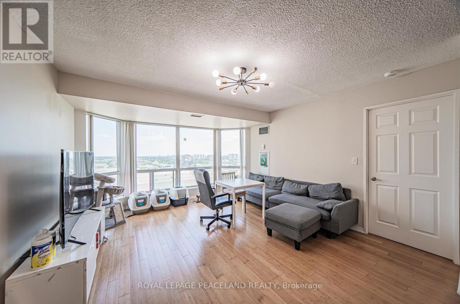 Photo 19 of 1905 1 Lee Centre Drive, Toronto ON
