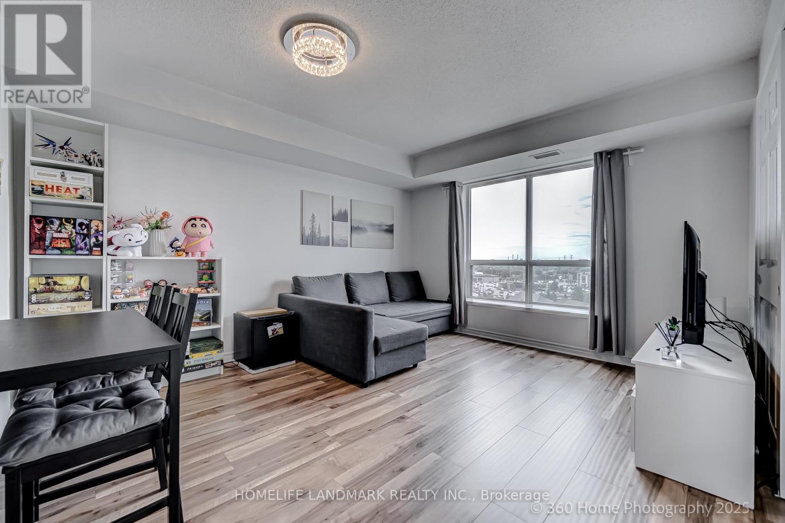 Photo 12 of 817 51 Baffin Court, Richmond Hill ON