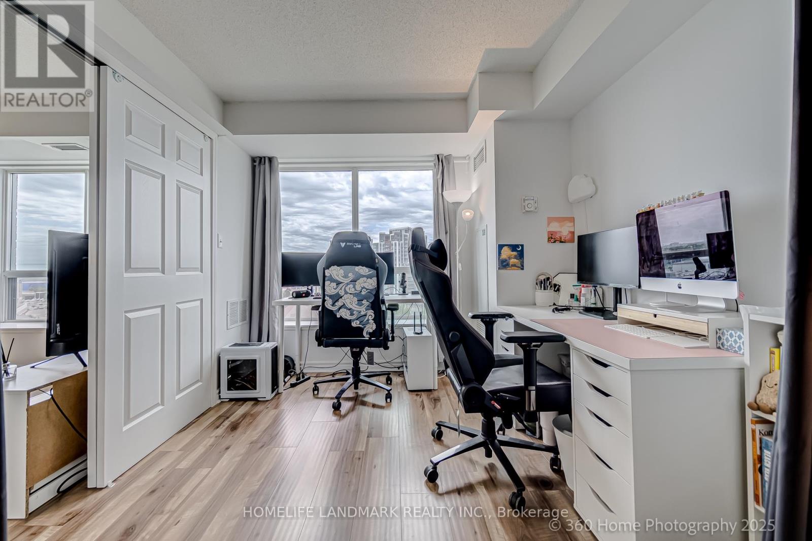 Photo 15 of 817 51 Baffin Court, Richmond Hill ON