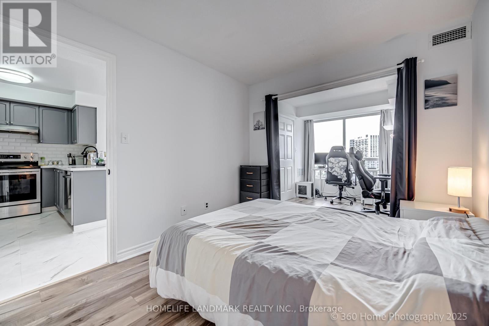 Photo 17 of 817 51 Baffin Court, Richmond Hill ON