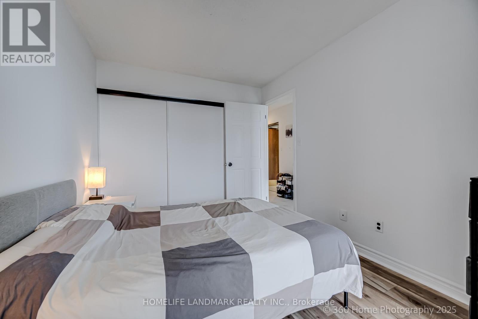 Photo 19 of 817 51 Baffin Court, Richmond Hill ON