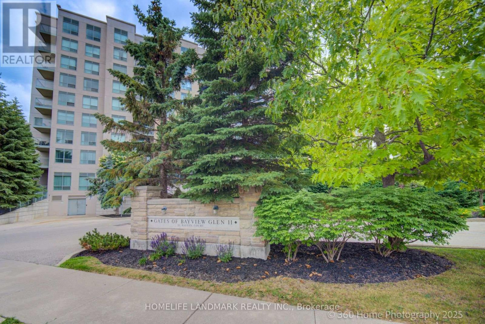 Photo 2 of 817 51 Baffin Court, Richmond Hill ON