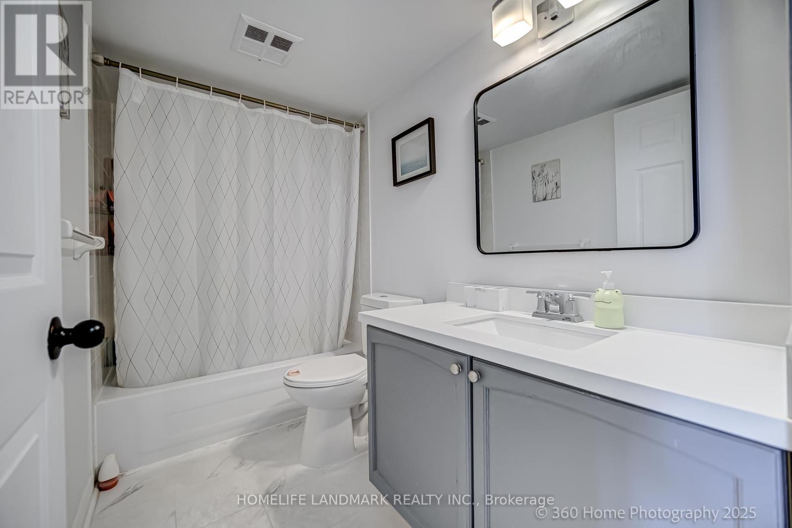 Photo 20 of 817 51 Baffin Court, Richmond Hill ON