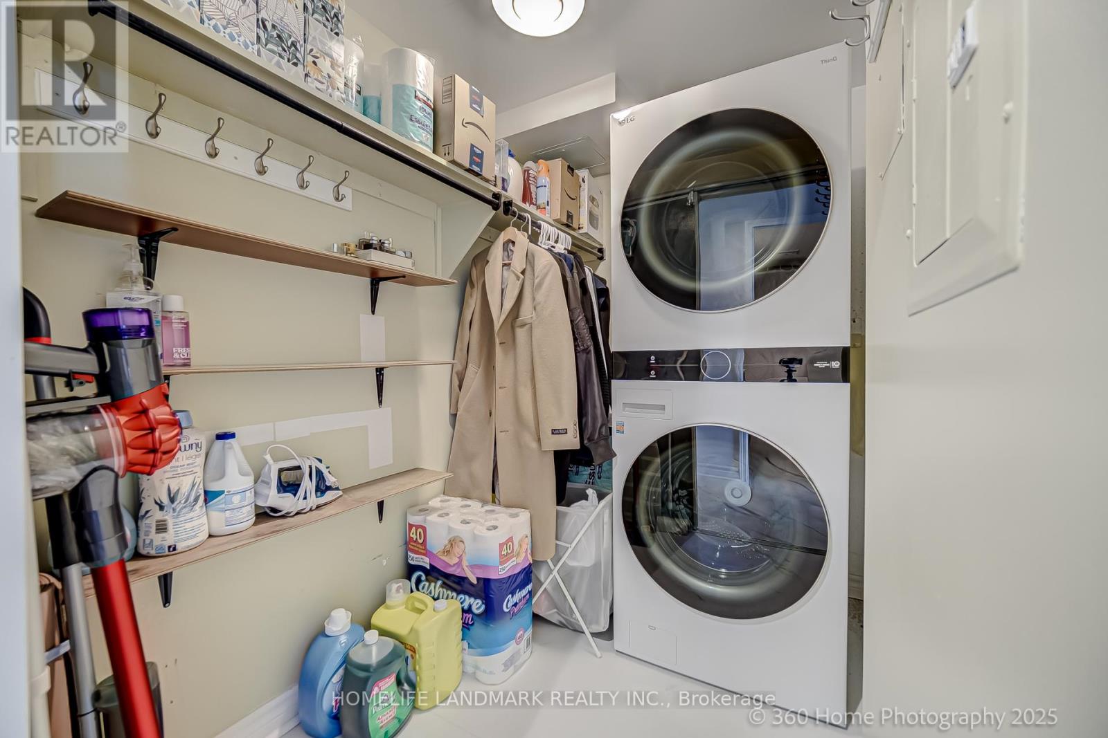 Photo 21 of 817 51 Baffin Court, Richmond Hill ON