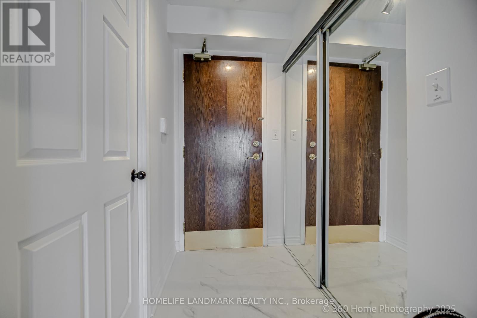Photo 22 of 817 51 Baffin Court, Richmond Hill ON
