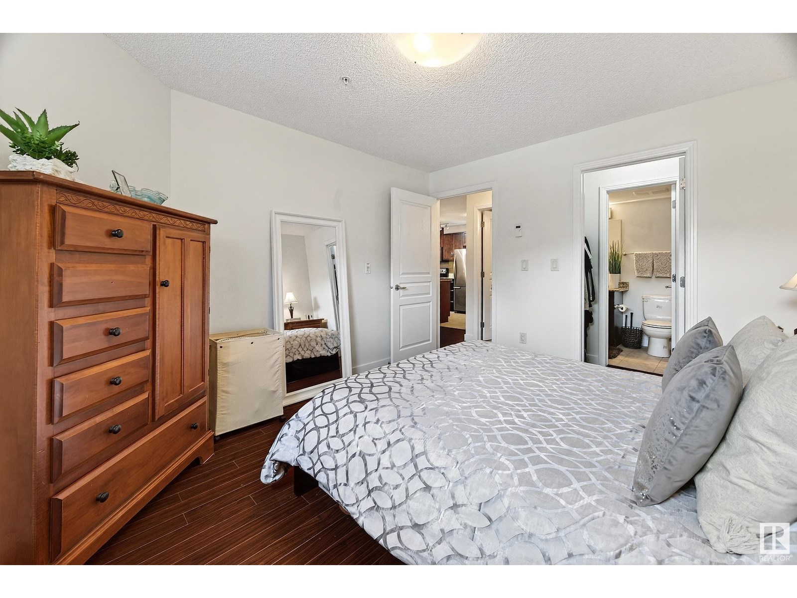 Photo 21 of 125 2045 Grantham Co Nw, Edmonton AB