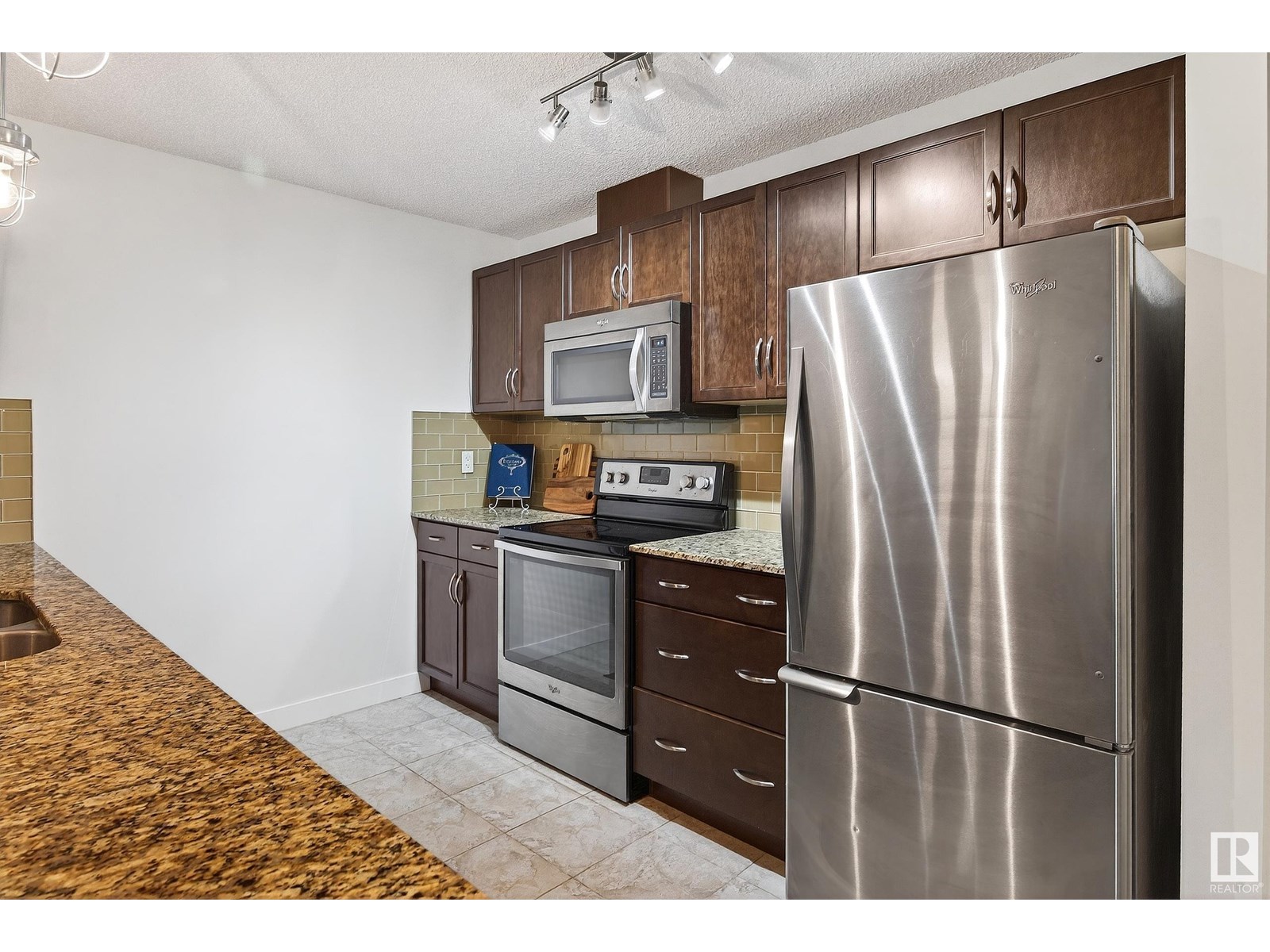 Photo 11 of 125 2045 Grantham Co Nw, Edmonton AB