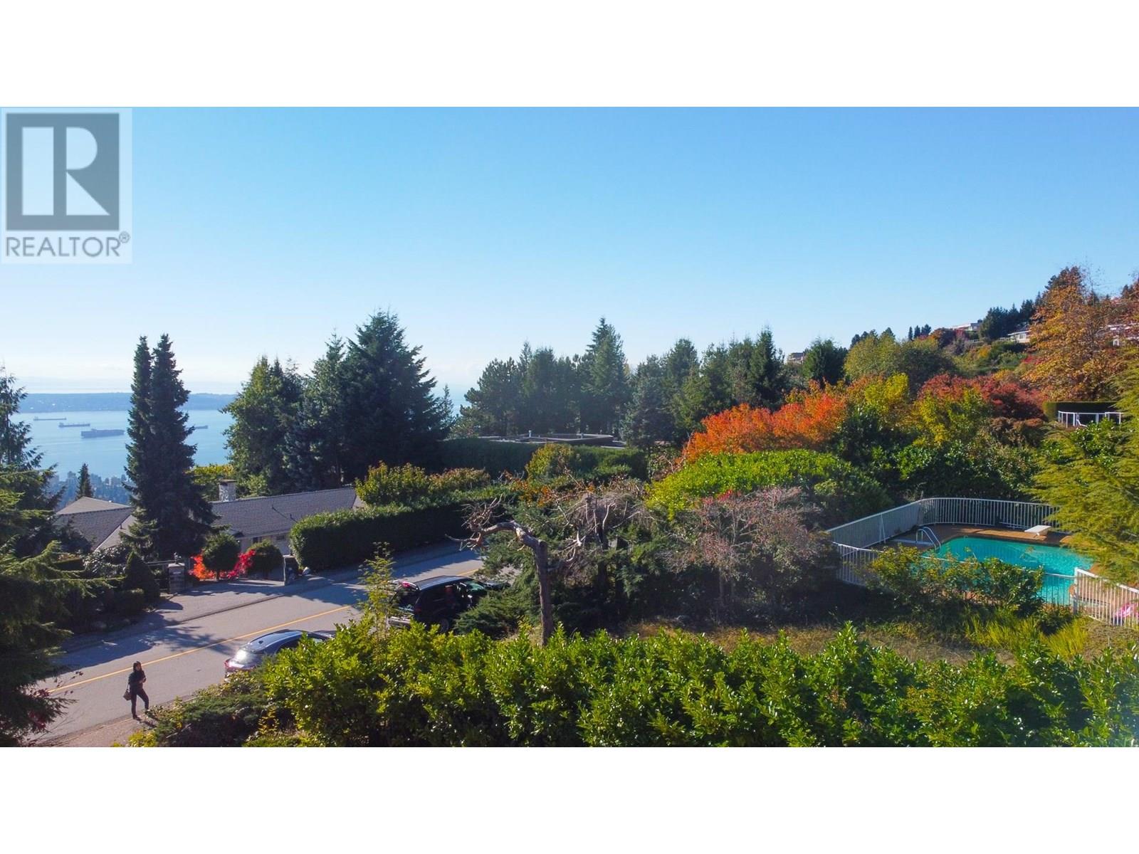 Photo 7 of 1451 Chartwell Drive, West Vancouver BC