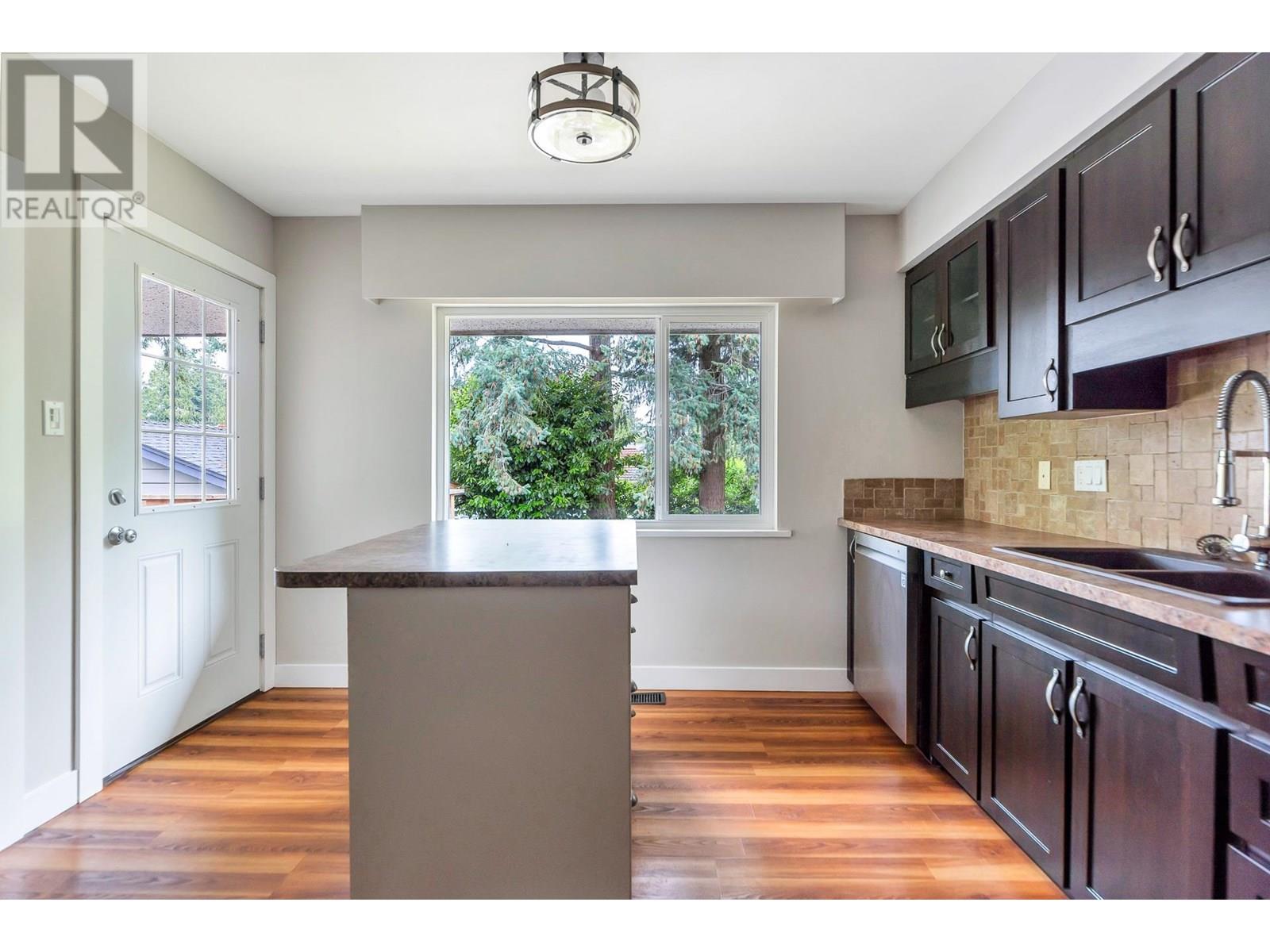 5041 6 Avenue, Delta