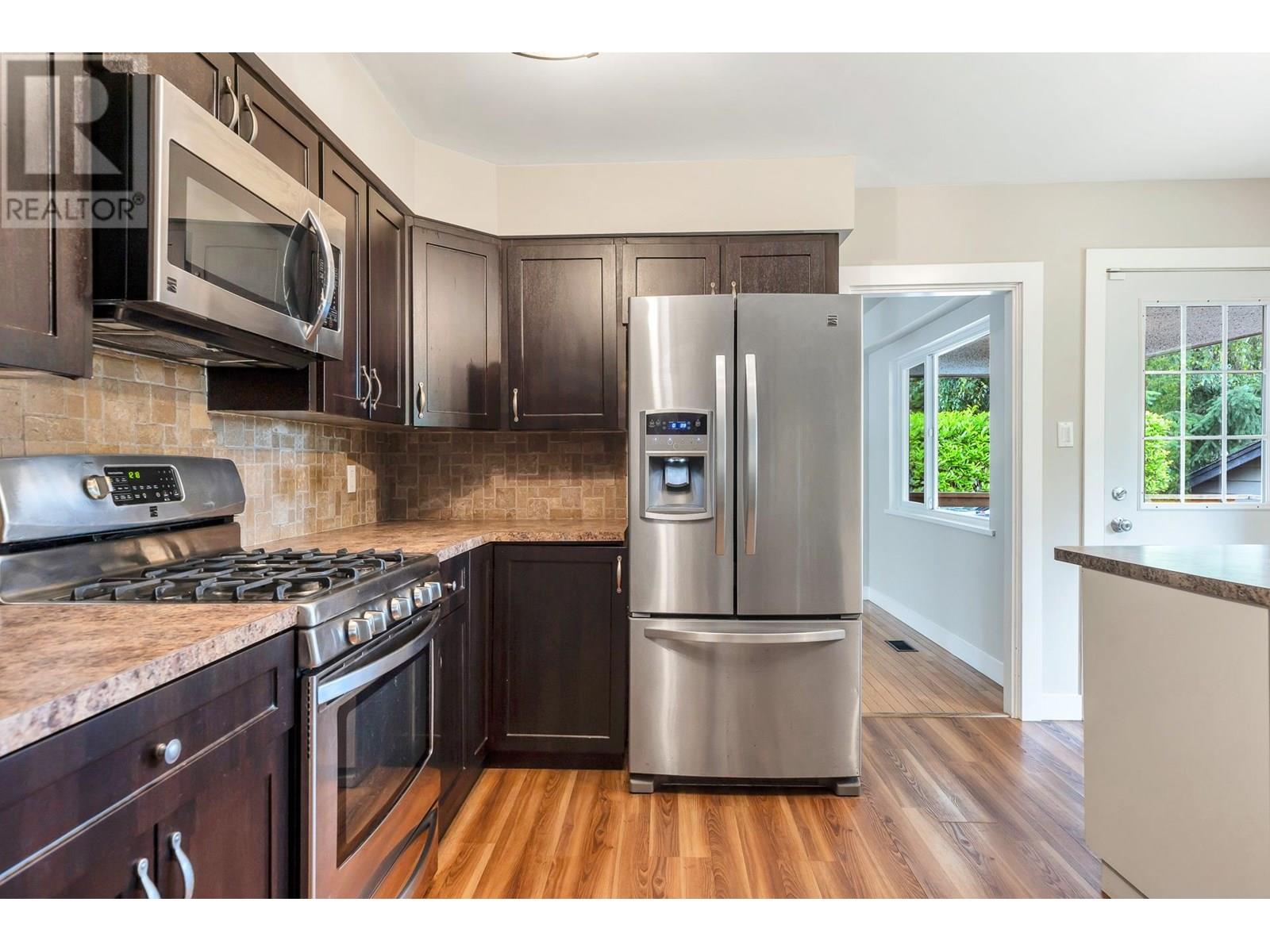 5041 6 Avenue, Delta