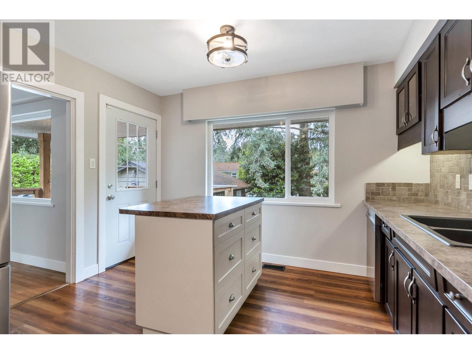 5041 6 Avenue, Delta